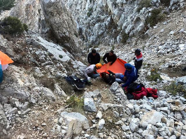 Tahtalı Dağı ndan atlayış yaptıktan sonra düşen Fransız paraşütçü kurtarıldı 4