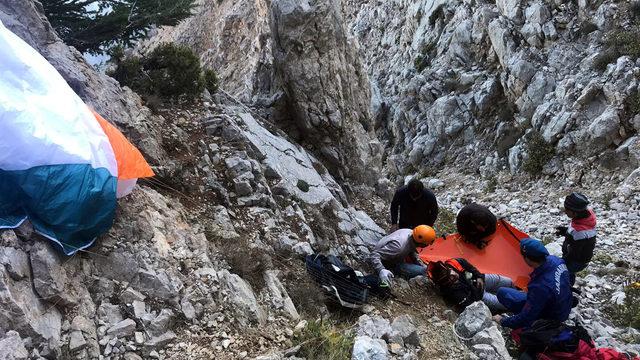 Tahtalı Dağı'ndan atlayış yaptıktan sonra düşen Fransız paraşütçü kurtarıldı
