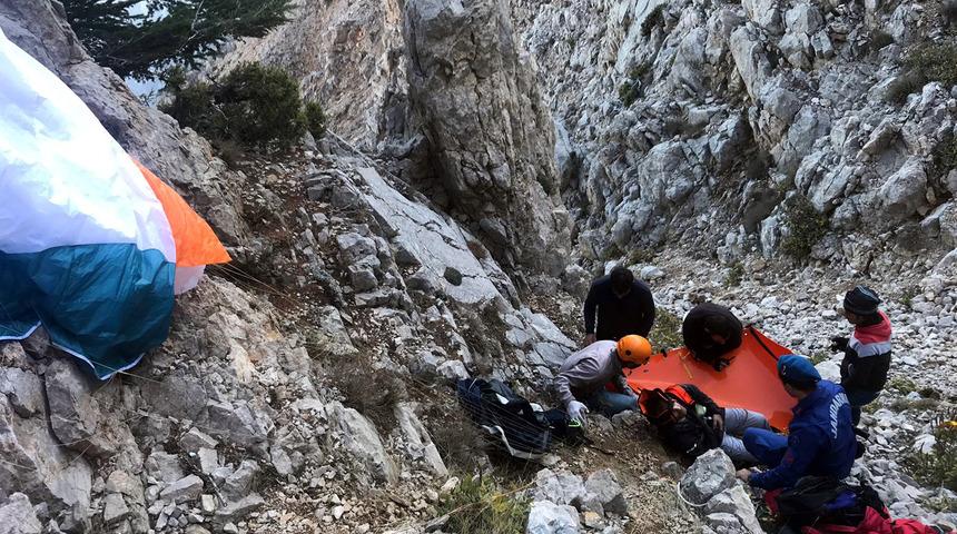 Tahtalı Dağı'ndan atlayış yaptıktan sonra düşen Fransız paraşütçü kurtarıldı