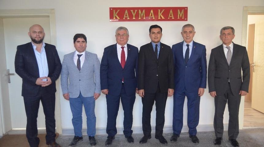 Salihli TSO&rsquo;dan Selendili &ouml;ğrencilere mont yardımı