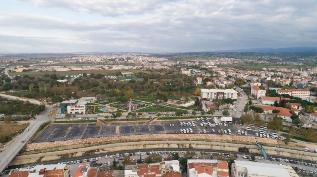 Biga Belediyesi&rsquo;nden bir &uuml;cretsiz otopark daha