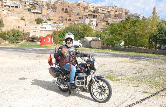 Emekli memurun motosiklet ve ay-yıldız tutkusu