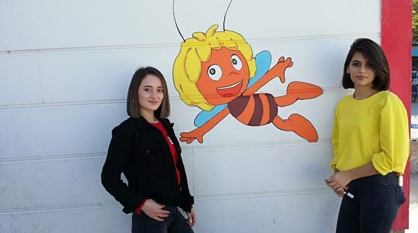 Soma&rsquo;da okullar y&uuml;ksekokul &ouml;ğrencileriyle şenleniyor