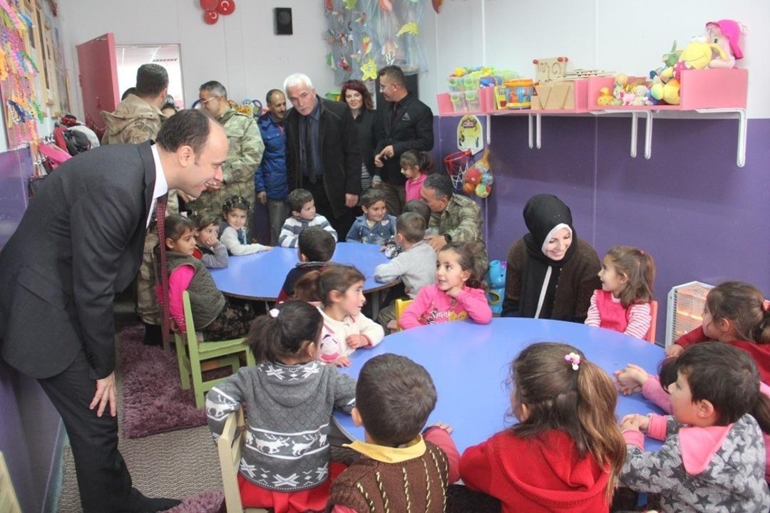 Kaymakam Solak&rsquo;tan İran sınırındaki okula ziyaret