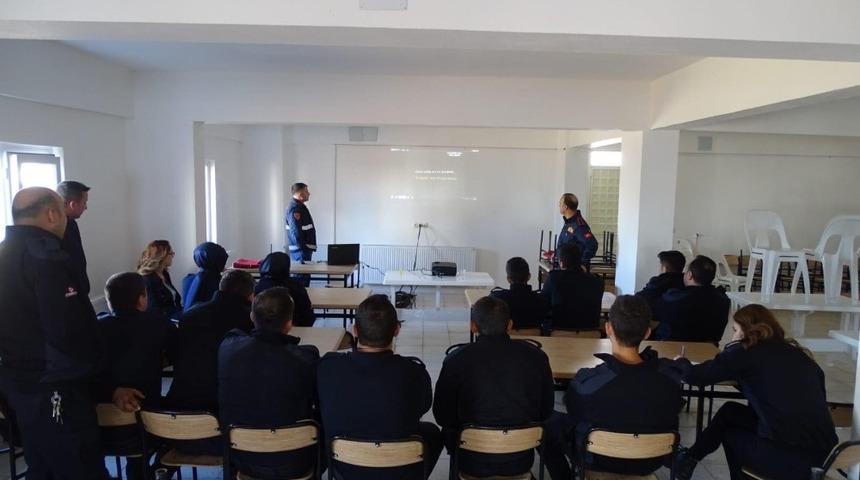 İtfaiye M&uuml;d&uuml;rl&uuml;ğ&uuml; tarafından eğitim &ccedil;alışmaları s&uuml;r&uuml;yor