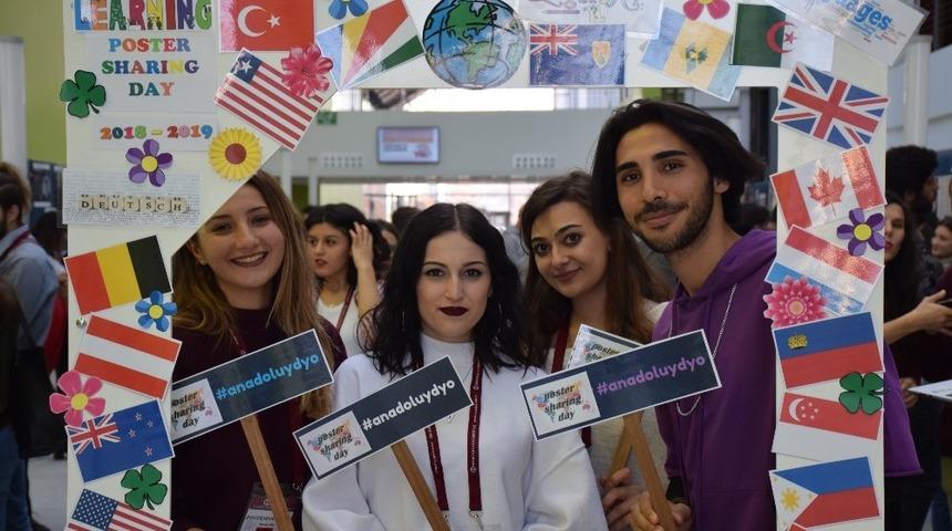 Yabancı Diller Y&uuml;ksekokulundan "Poster Sharing Day" sergisi
