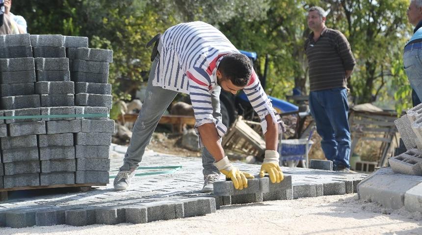 Erdemli’de parke yol çalışmaları
