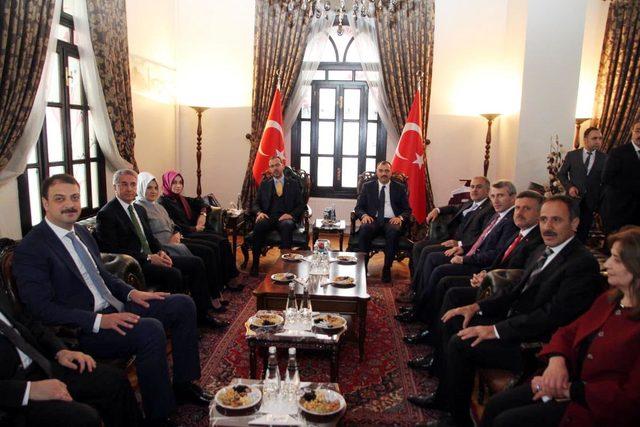 Bakan Kasapoğlu: Şiddete karşı el birliği ile savaşacağız