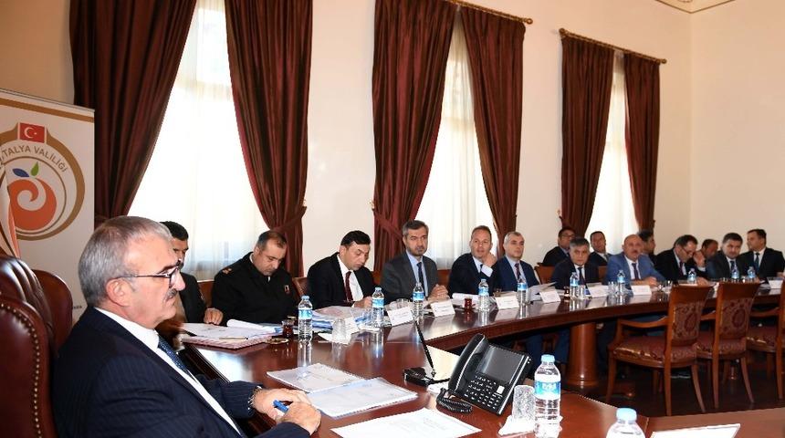 Vali Karaloğlu&rsquo;ndan bağımlılıkla m&uuml;cadelede &ouml;nleyici &ccedil;alışma talimatı