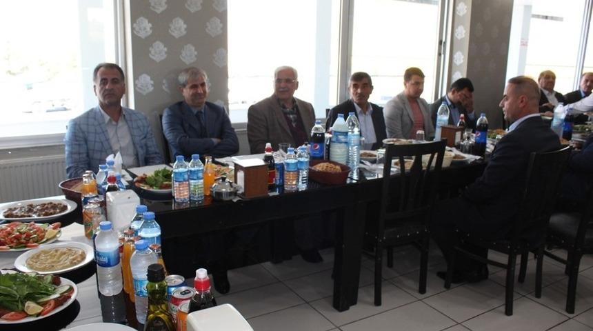 Baykan kaymakamı esnafla toplantı yaptı