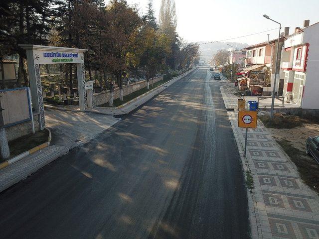 Saraycık Caddesinde asfaltlama çalışmaları