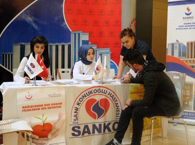 SANKO Hastanesi, SANKO Park Avm’de organ bağışı bilgilendirmesi yapıyor