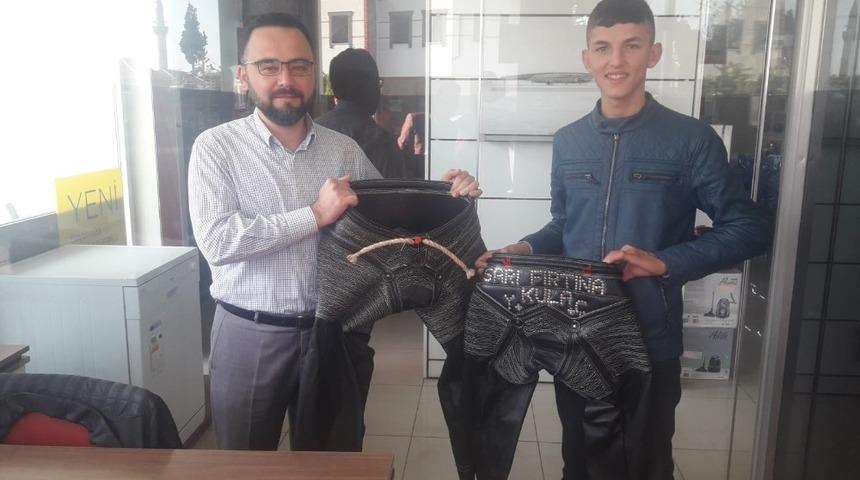 Bakan Kasapoğlu&rsquo;ndan gen&ccedil; g&uuml;reş&ccedil;ilere kispet