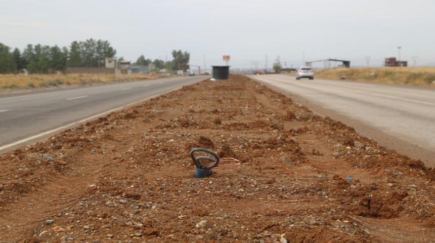 İpekyolunda refüj çalışmaları