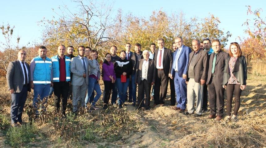 &Ccedil;in heyeti kiraz bah&ccedil;elerinde