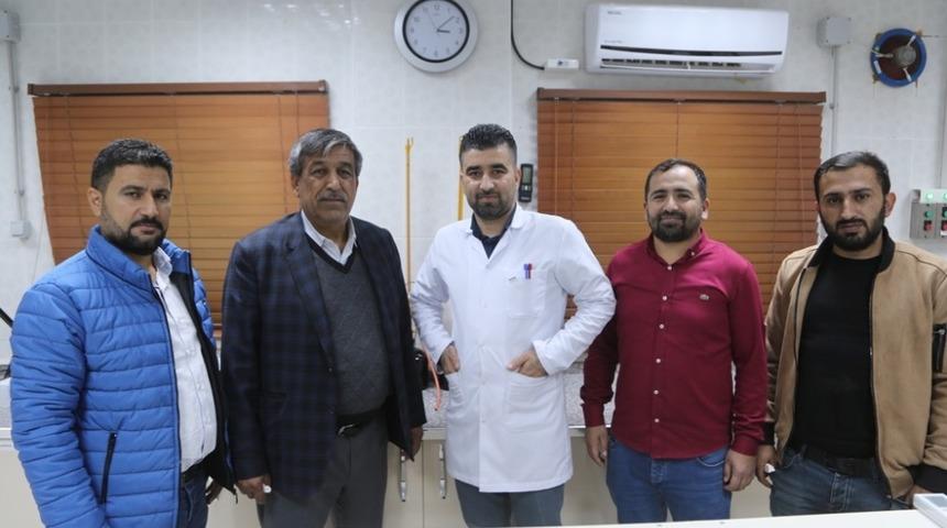 Su arıtma tesisi personelleri gece vardiyasında