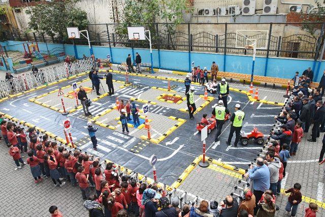 Gaziosmanpaşalı minik öğrenciler okullarda trafik eğitimi aldı