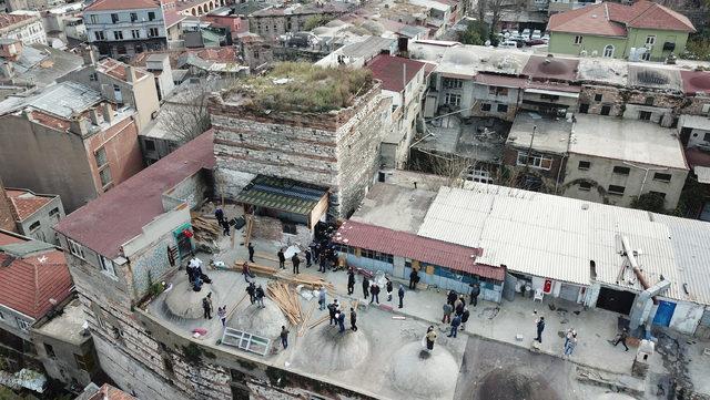 Drone'a yakalanan tarih talancılarının yaptıkları barakalar yıkılıyor (2) 