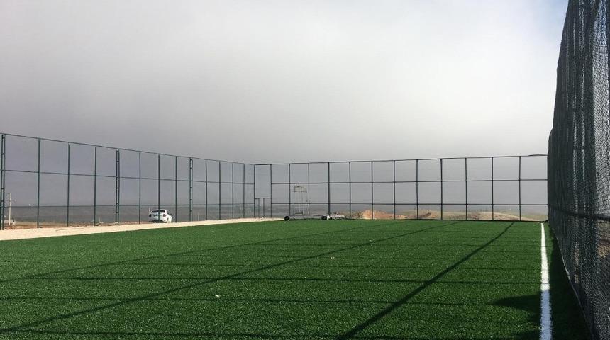 Karak&ouml;pr&uuml; kırsalında sentetik &ccedil;im sahalar y&uuml;kseliyor