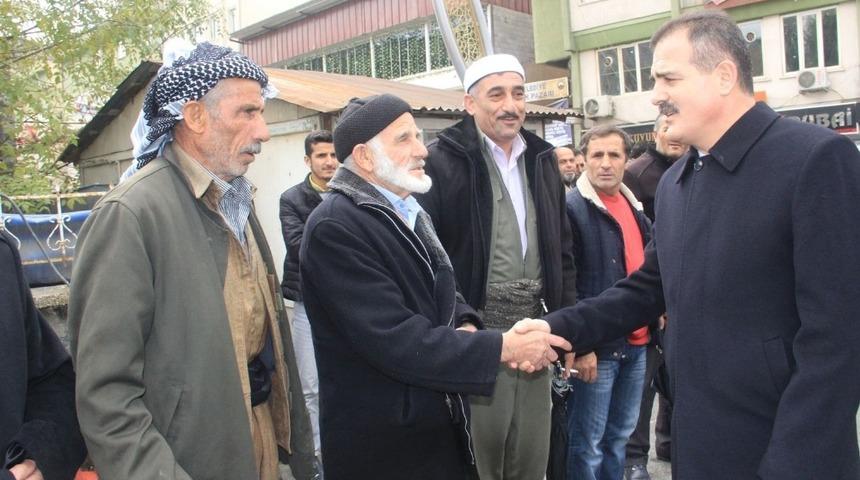 Vali Akbıyık, yaralıları ziyaret edip esnafın sorunlarını dinledi