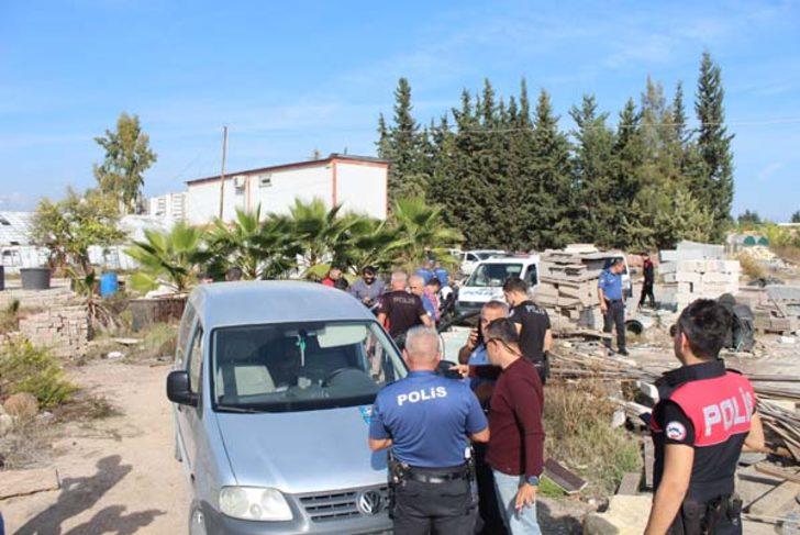 Gören şaşıp kaldı! Arabadan 3 kadın, 3 erkek, 5 koyun çıktı G4