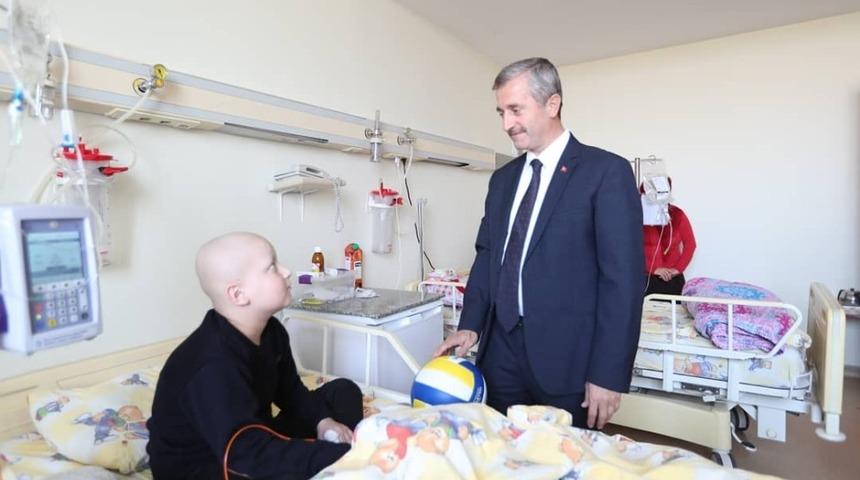 Tahmazoğlu&rsquo;ndan l&ouml;semili &ccedil;ocuklara moral ziyareti