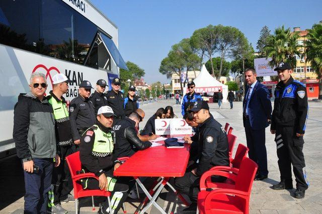 Polislerden örnek kan bağışı