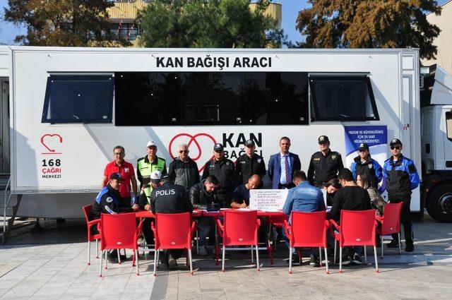 Polislerden örnek kan bağışı