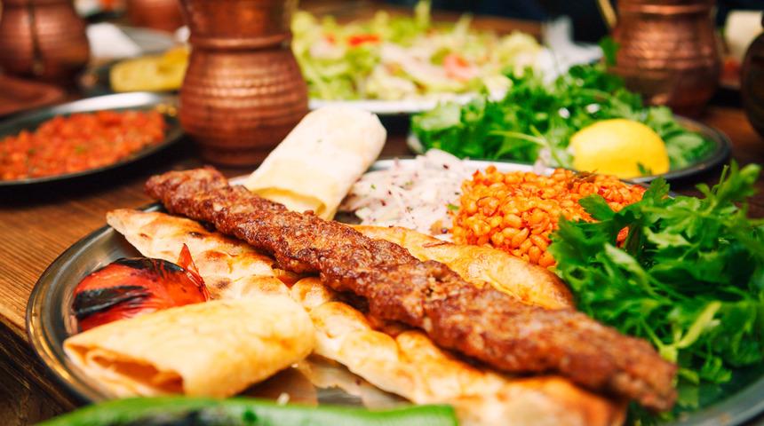 Urfa kebap tarifi! Şanlıurfa'nın eşsiz lezzeti Urfa kebabı nasıl yapılır, malzemeleri neler?