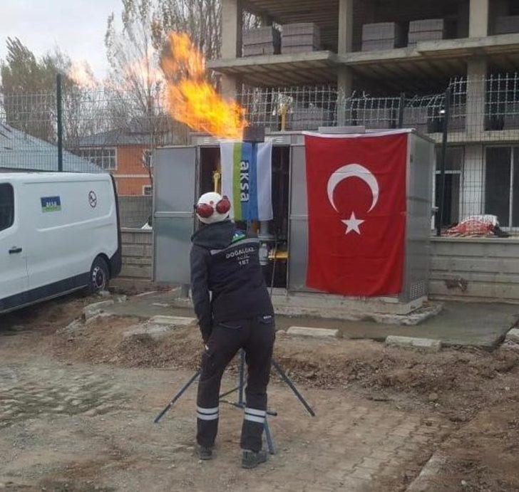 Türkiye’nin en soğuk ilçesinde doğalgaz meşaleleri yakıldı