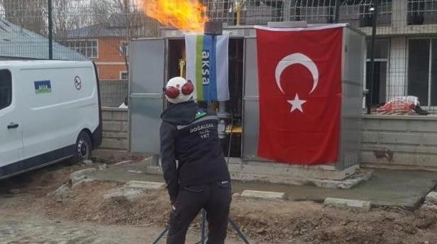 T&uuml;rkiye&rsquo;nin en soğuk il&ccedil;esinde doğalgaz meşaleleri yakıldı