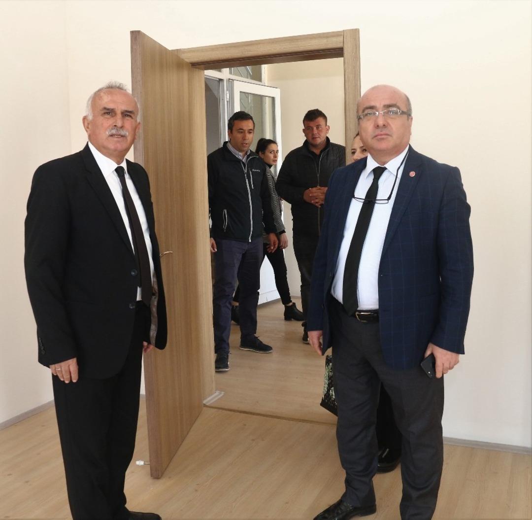 Rekt&ouml;r Karamustafa, il&ccedil;elerdeki MYO&rsquo;larda incelemelerde bulundu