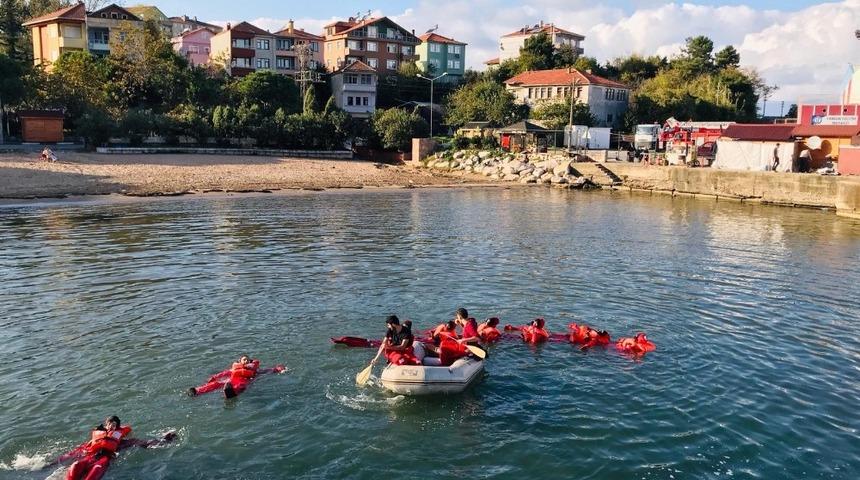 Bartın &Uuml;niversitesi &ouml;ğrencilerine &lsquo;Denizde Canlı Kalabilme Eğitimi&rsquo; verildi