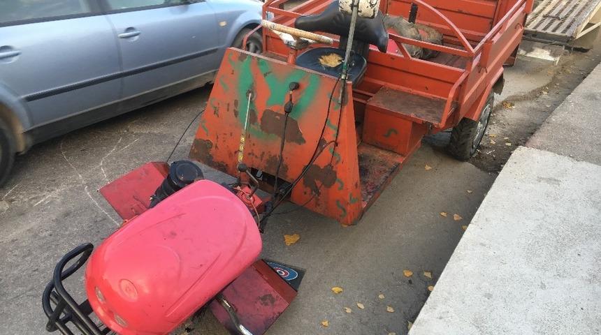 Aksı kırılan patpatın s&uuml;r&uuml;c&uuml;s&uuml; yaralandı