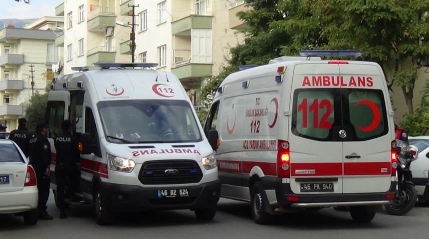 Komşuların &ccedil;&ouml;p kutusu kavgası: 2 yaralı