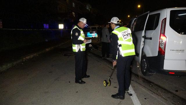 Hafif ticari araç ile çarpışan motosikletteki 2 kişi öldü, 1 kişi yaralandı