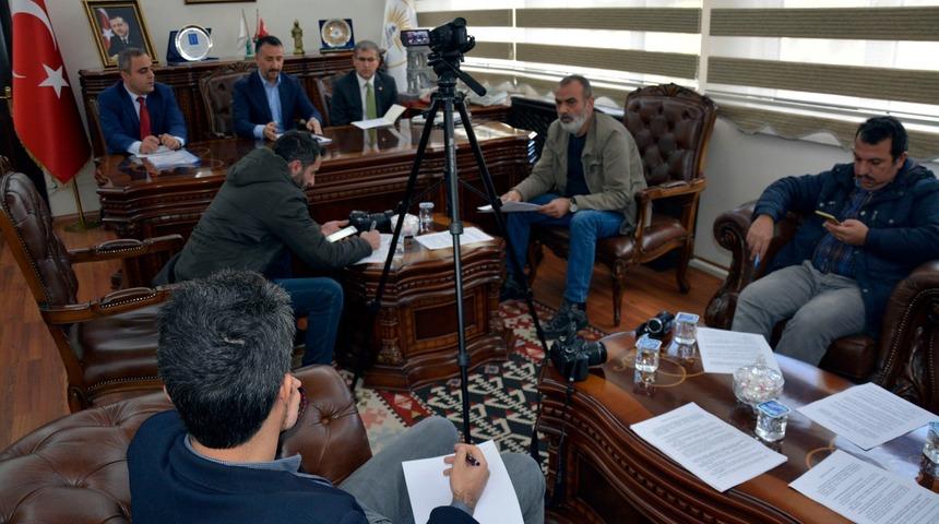 Siverek Belediye Başkanı'nın basın toplantısında gerginlik: Bağırma lan!