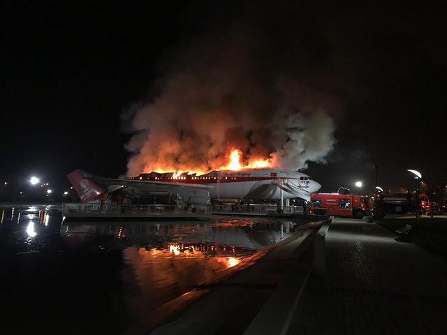 Konya'da uçak restoran- kafede yangın