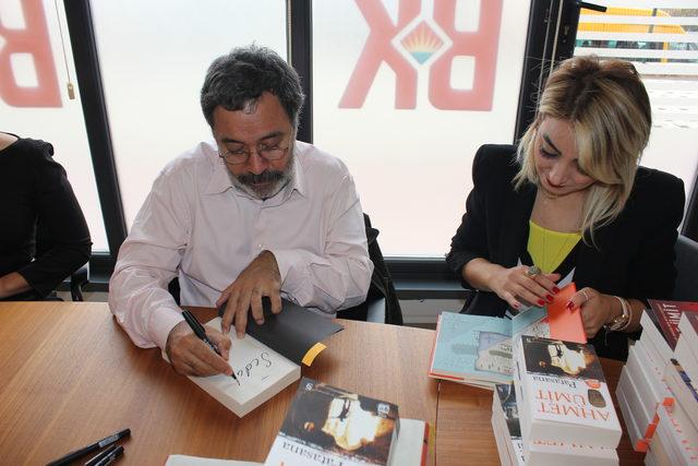 Bahçeşehir Koleji öğrencileriyle buluşan Ahmet Ümit'ten yeni çocuk kitabı müjdesi