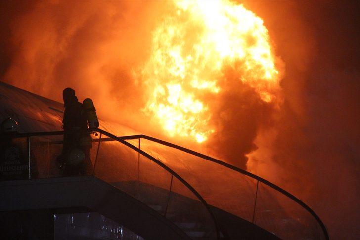 Konya'da yürekleri ağza geldi! Uçak cayır cayır böyle yandı G1