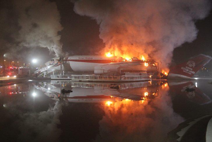 Konya'da yürekleri ağza geldi! Uçak cayır cayır böyle yandı G3