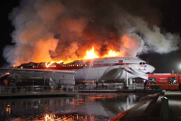 Konya'da yürekleri ağza geldi! Uçak cayır cayır böyle yandı G5