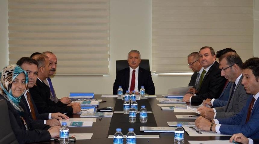 Vali Yıldırım: "Bağımlılıkla m&uuml;cadelede topyekun m&uuml;cadele gerekir"