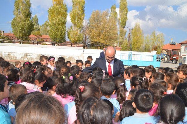 Çocuklardan Başkan Gülcüoğlu’na sevgi seli