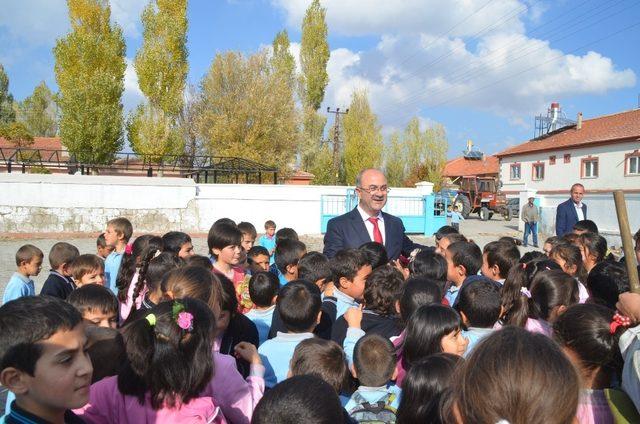 Çocuklardan Başkan Gülcüoğlu’na sevgi seli