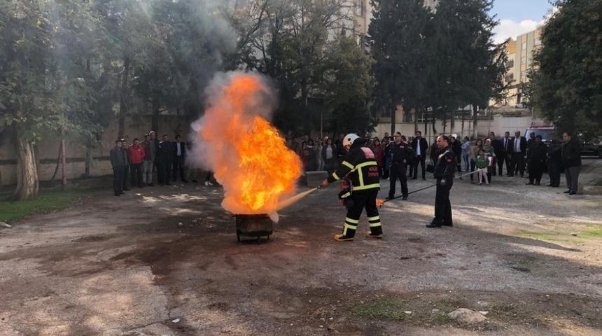 İtfaiye ekiplerinin eğitimleri s&uuml;r&uuml;yor