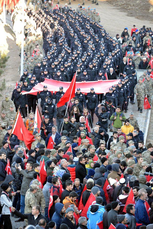 Erzurum da 10 bin kişi Aziziye Tabyaları na y&uuml;r&uuml;d&uuml; 4