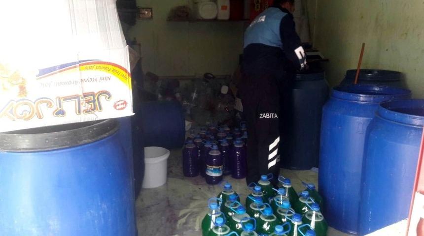 Merdiven altında &uuml;retilen temizlik &uuml;r&uuml;nleri imha edildi