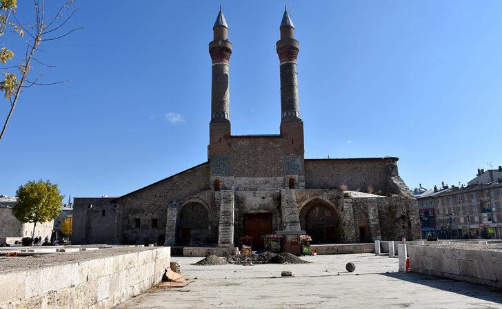 Çifte Minareli Medrese'nin altında gizli geçit mi var? G1