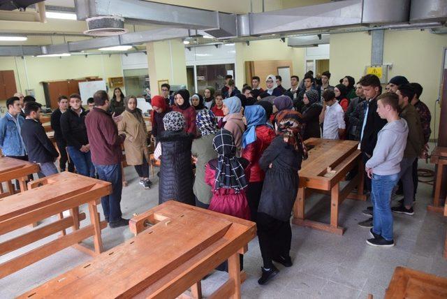 Lise öğrencileri, üniversitesi ortamını gördüler